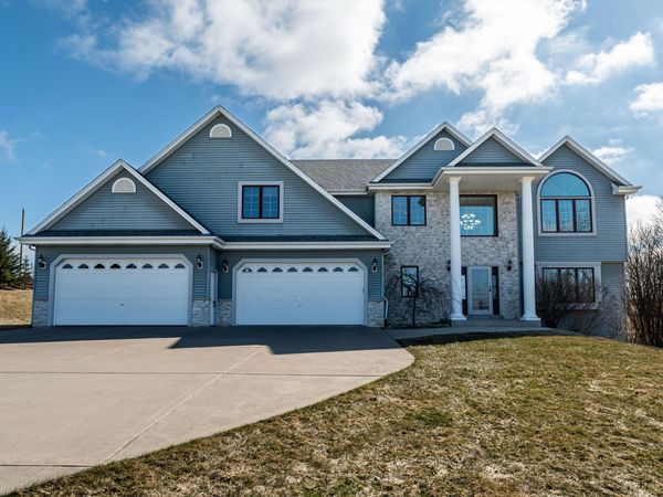 5290 Fawn Trl, Addison, WI 53027