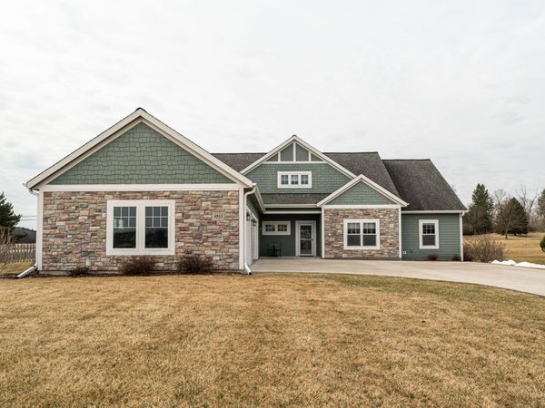 4915 Meadowview Ct, Cedarburg, WI 53024