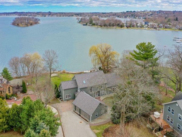 W277N3016 Rocky Point Rd, Pewaukee, WI 53072