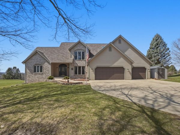 S47W23665 Frontier Pass, Waukesha, WI 53189