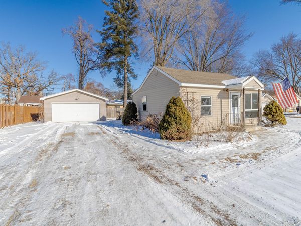 W1060 Golden Glow Rd, Bloomfield, WI 53128