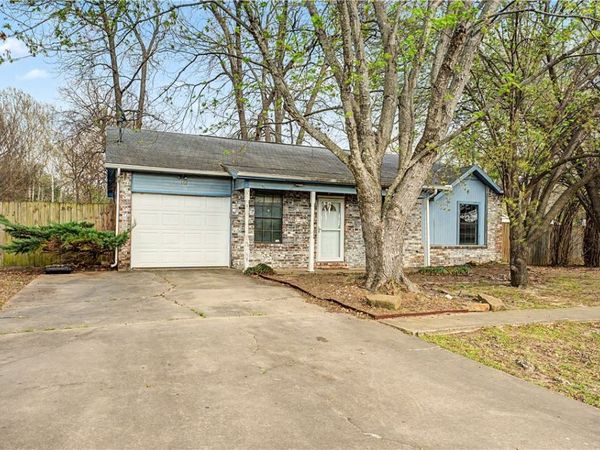 182 N Hunter Street , Farmington, AR 72730