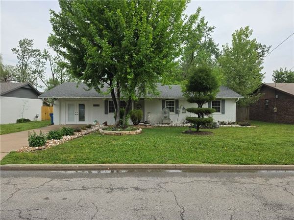 1001 11th Street , Bentonville, AR 72712