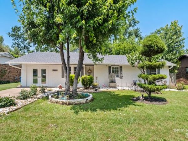 1001 11th Street , Bentonville, AR 72712