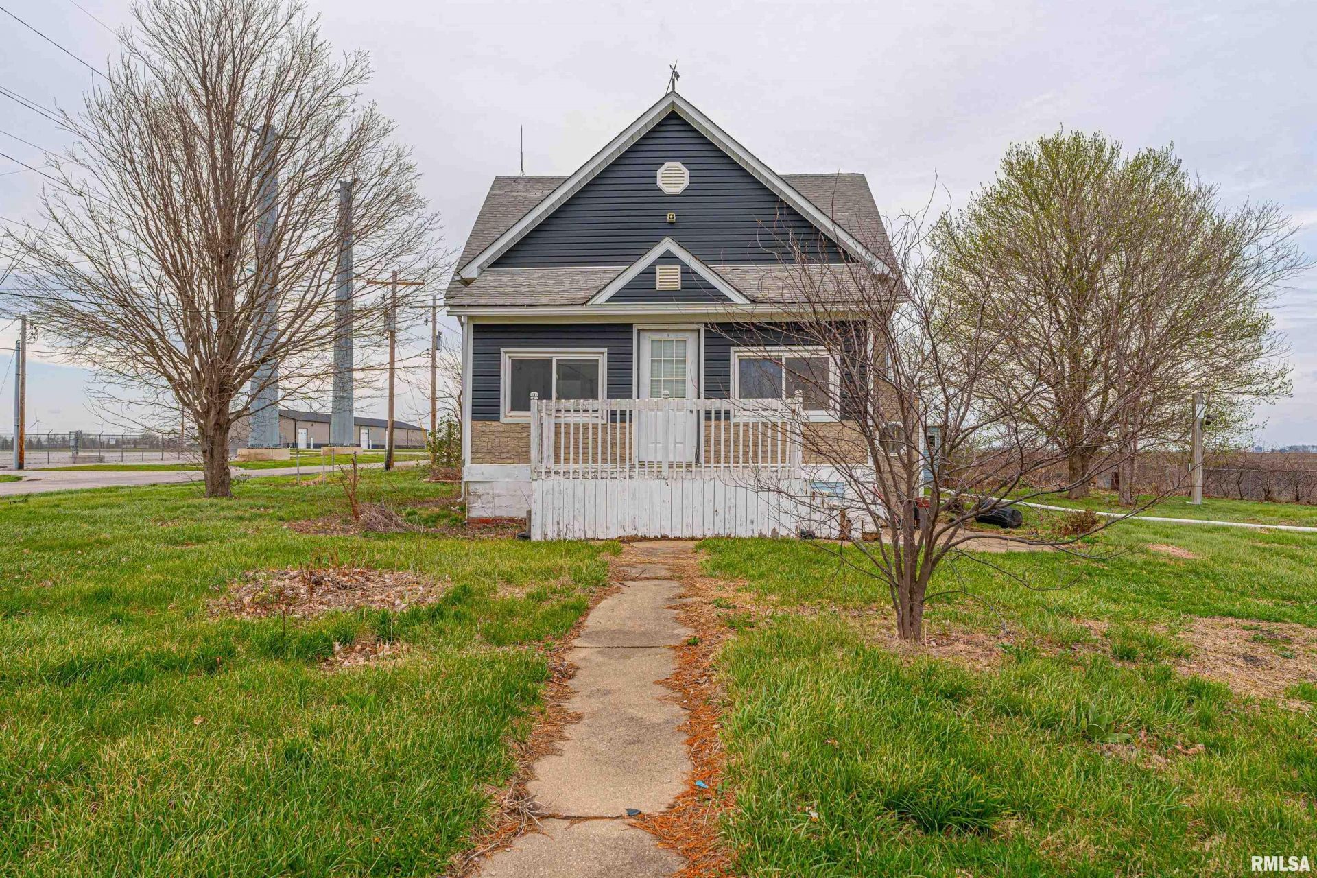 988 W Forsyth Road, Decatur, IL 62526 Main Photo