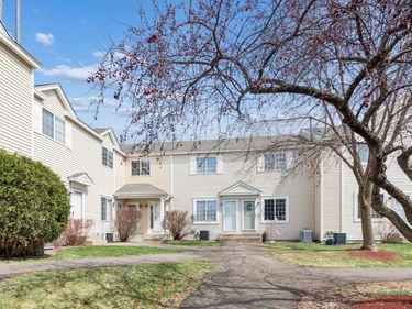 9060 Scarlet Globe Drive, Eden Prairie, MN 55347