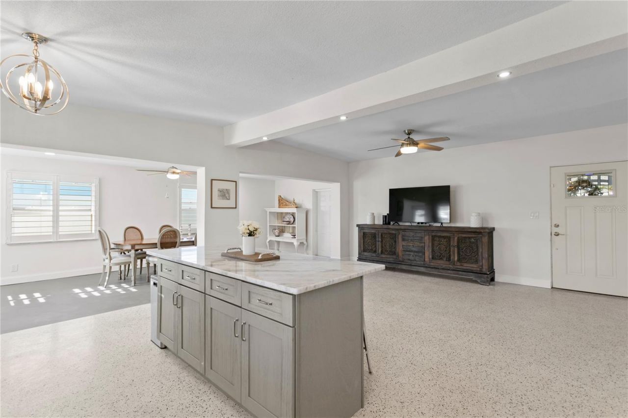 6931 Grande Vista Way S, Saint Petersburg, FL 33707 Photo