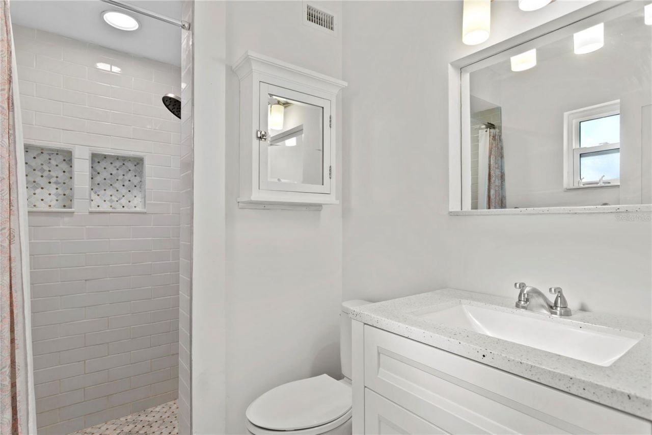 6931 Grande Vista Way S, Saint Petersburg, FL 33707 Photo