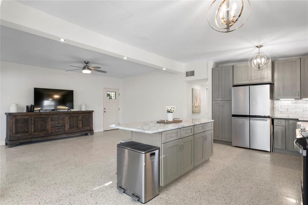 6931 Grande Vista Way S, Saint Petersburg, FL 33707 Photo