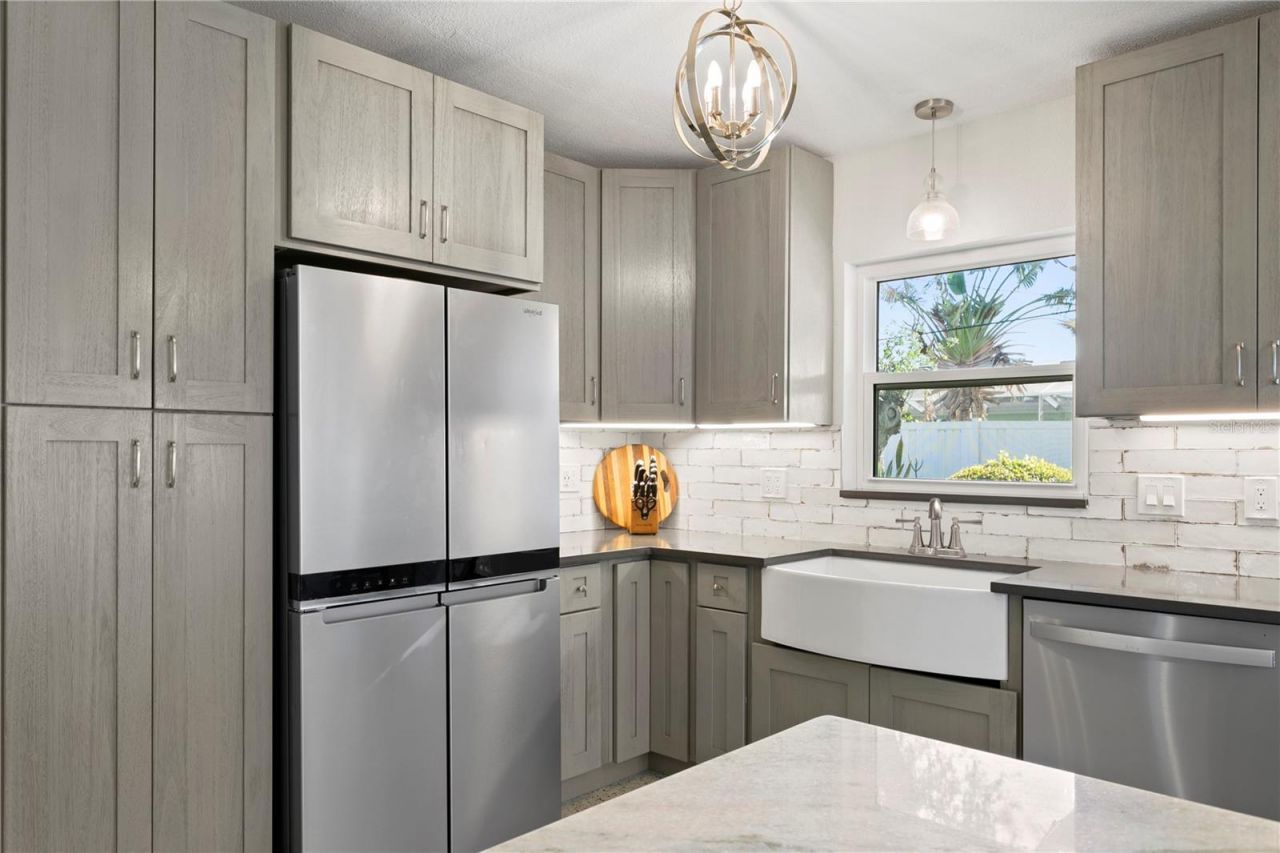 6931 Grande Vista Way S, Saint Petersburg, FL 33707 Photo