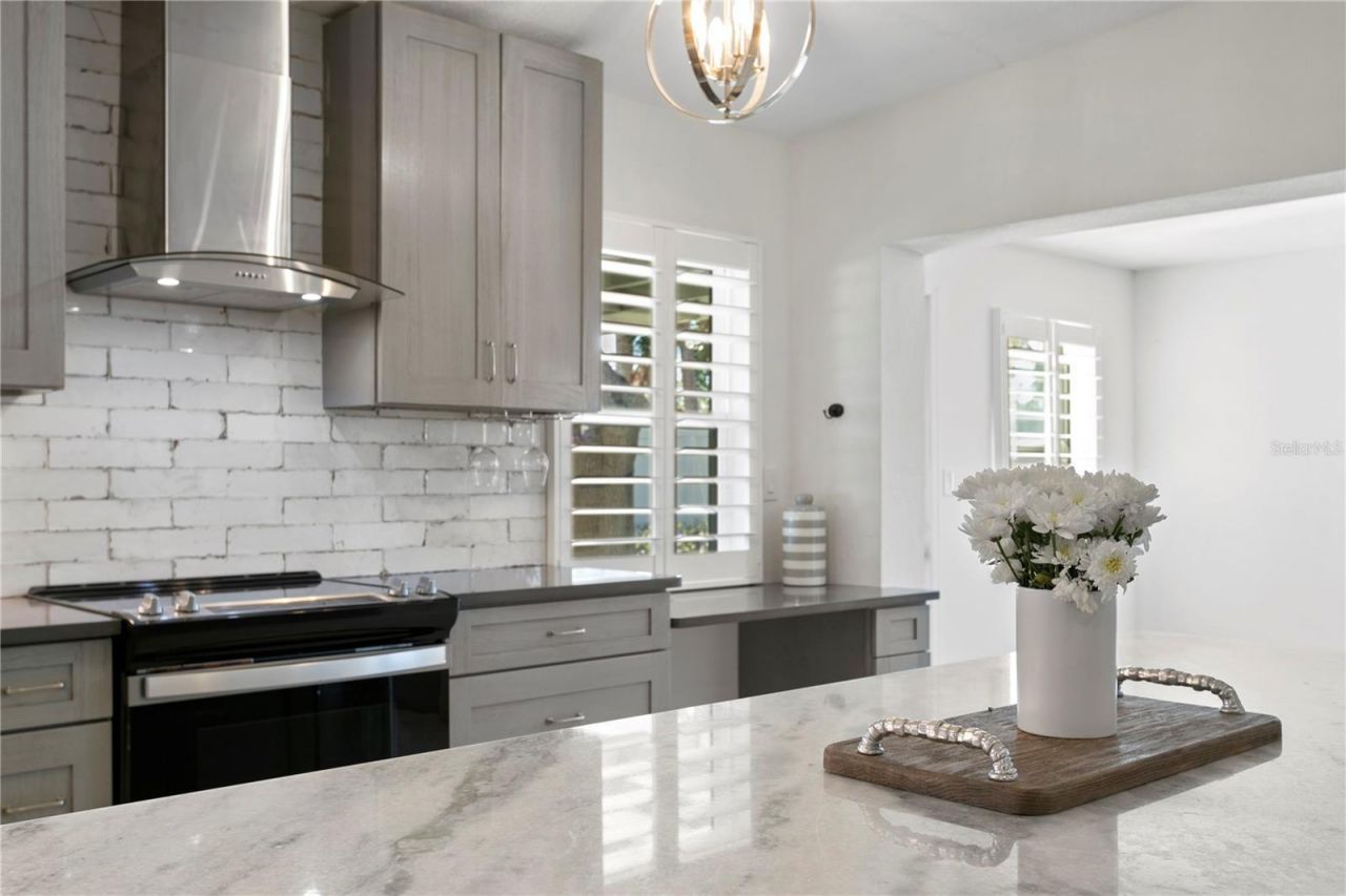 6931 Grande Vista Way S, Saint Petersburg, FL 33707 Photo