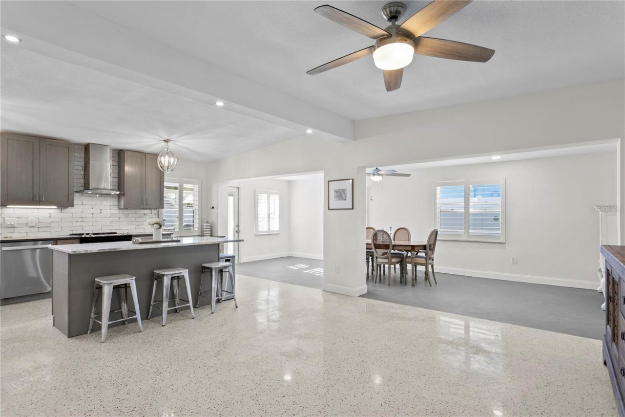 6931 Grande Vista Way S, Saint Petersburg, FL 33707 Photo