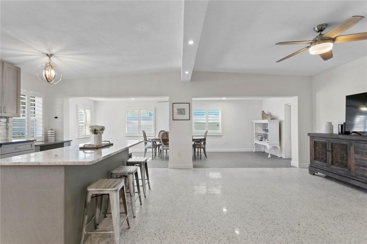 6931 Grande Vista Way S, Saint Petersburg, FL 33707 Photo