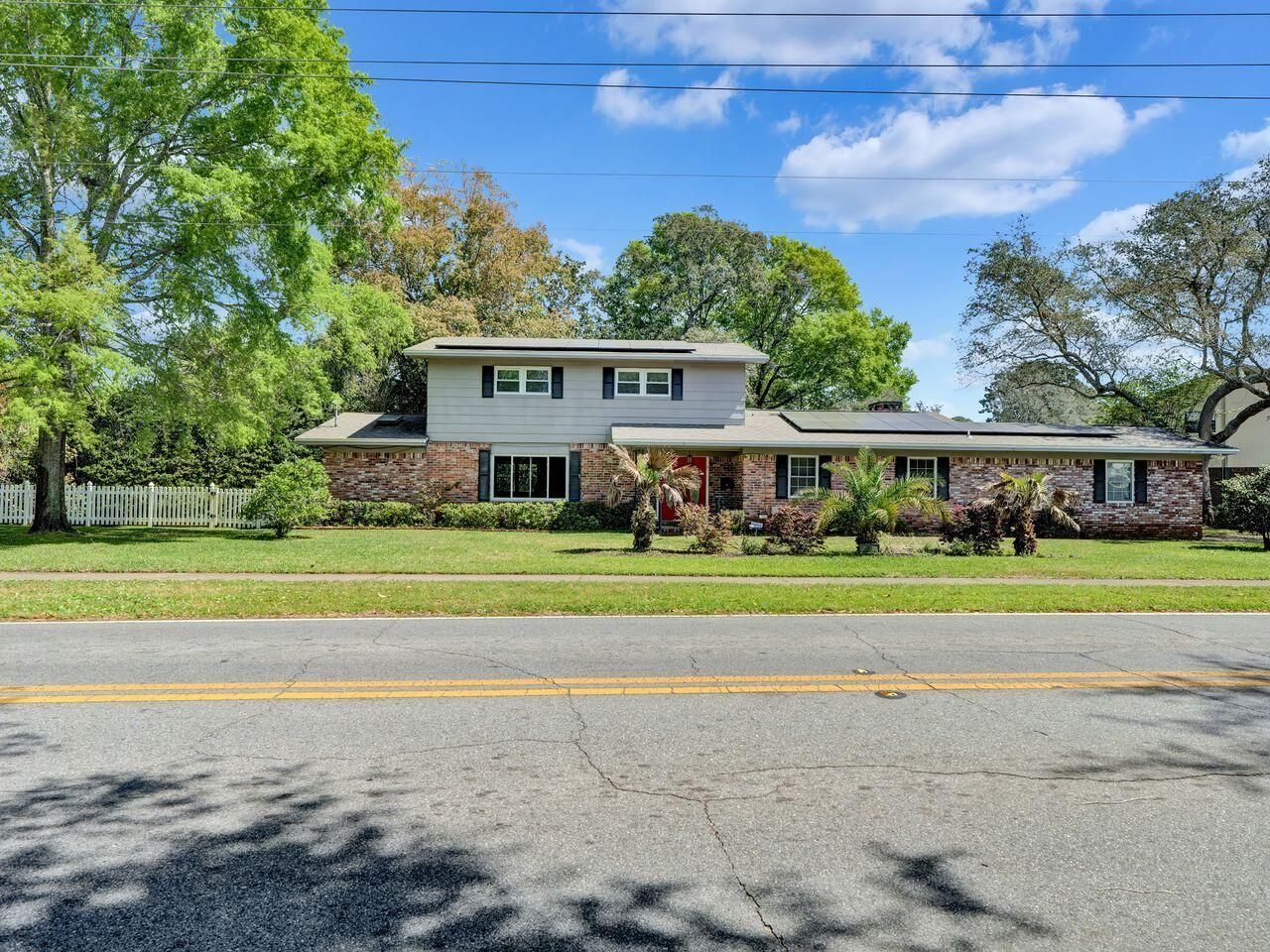 700 NE Country Club Avenue, Fort Walton Beach, FL 32547 Main Photo