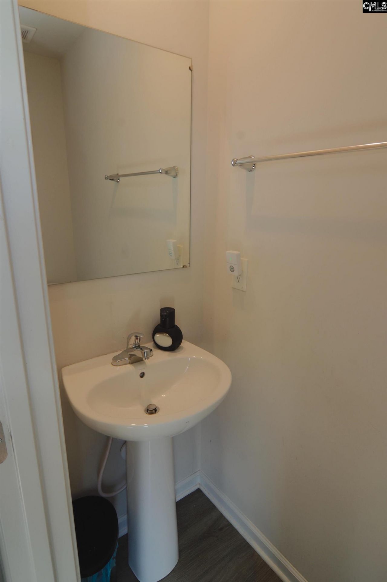 385 Saskatoon  Photo 12