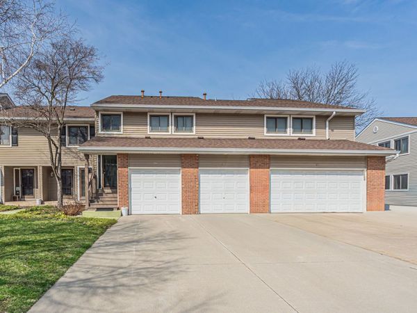 924 Hidden Lake Drive , Unit 924, Buffalo Grove, IL 60089