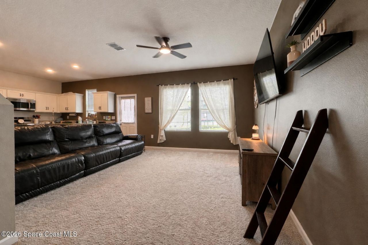 2024 Hemingway Circle , Groveland, FL 34736 Photo