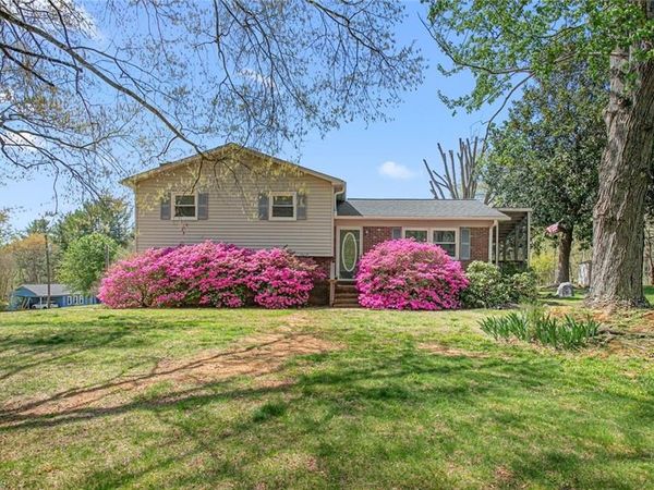 8420 Stanwix Drive , Tobaccoville, NC 27050