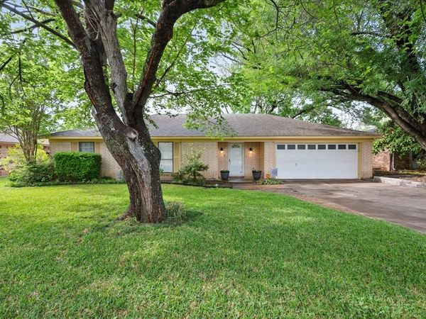 1520 Timbercreek Road, Benbrook, TX 76126