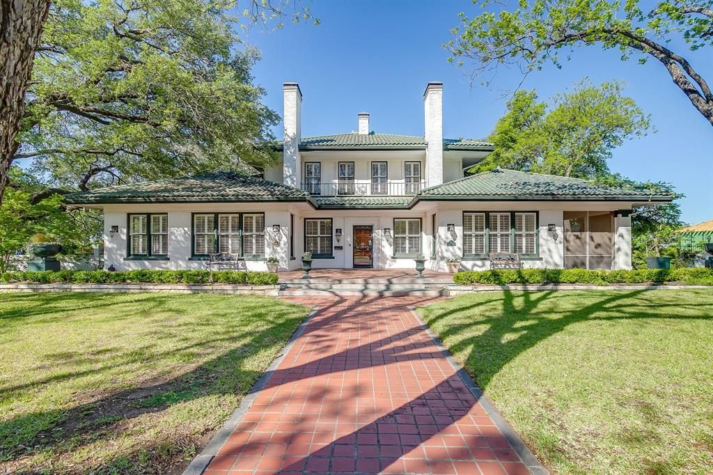 1414 Mistletoe Drive, Fort Worth, TX 76110 Main Photo