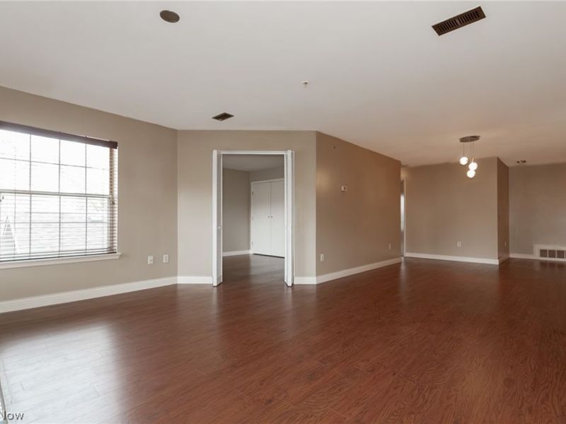 220 Fox Hollow Drive, Unit 212, Mayfield Heights, OH 44124 Photo 12