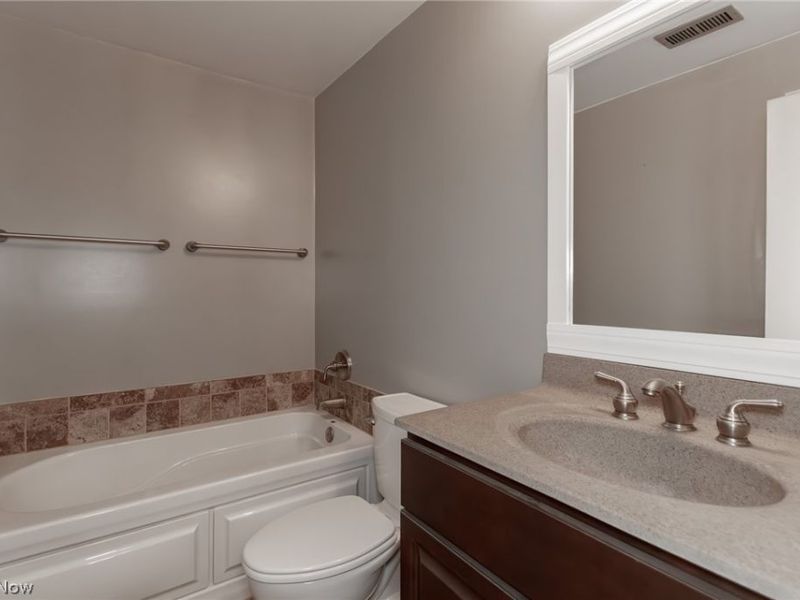 220 Fox Hollow Drive, Unit 212, Mayfield Heights, OH 44124 Photo 18