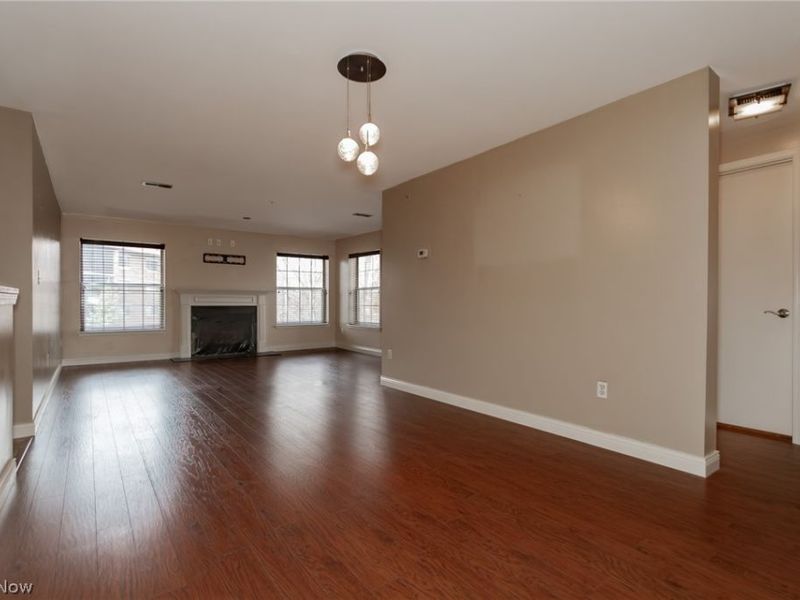 220 Fox Hollow Drive, Unit 212, Mayfield Heights, OH 44124 Photo 3