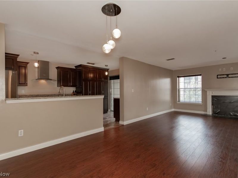 220 Fox Hollow Drive, Unit 212, Mayfield Heights, OH 44124 Photo 4