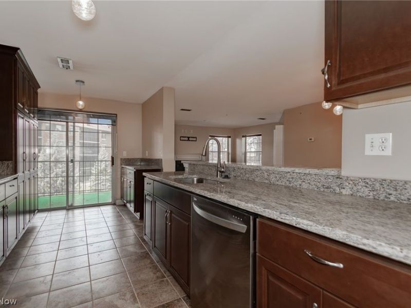 220 Fox Hollow Drive, Unit 212, Mayfield Heights, OH 44124 Photo 5