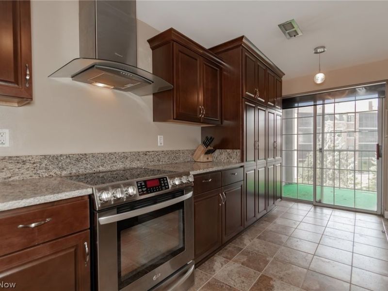 220 Fox Hollow Drive, Unit 212, Mayfield Heights, OH 44124 Photo 7