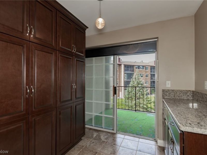 220 Fox Hollow Drive, Unit 212, Mayfield Heights, OH 44124 Photo 8