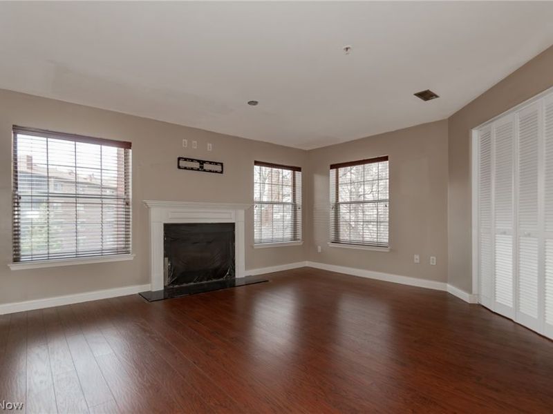 220 Fox Hollow Drive, Unit 212, Mayfield Heights, OH 44124 Photo 9