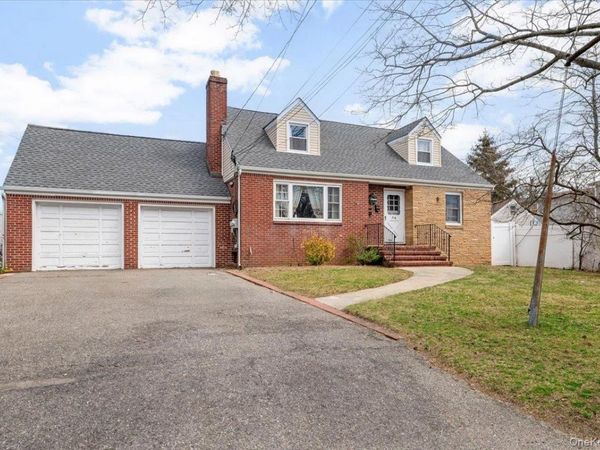 316 S 3rd Street , Lindenhurst, NY 11757