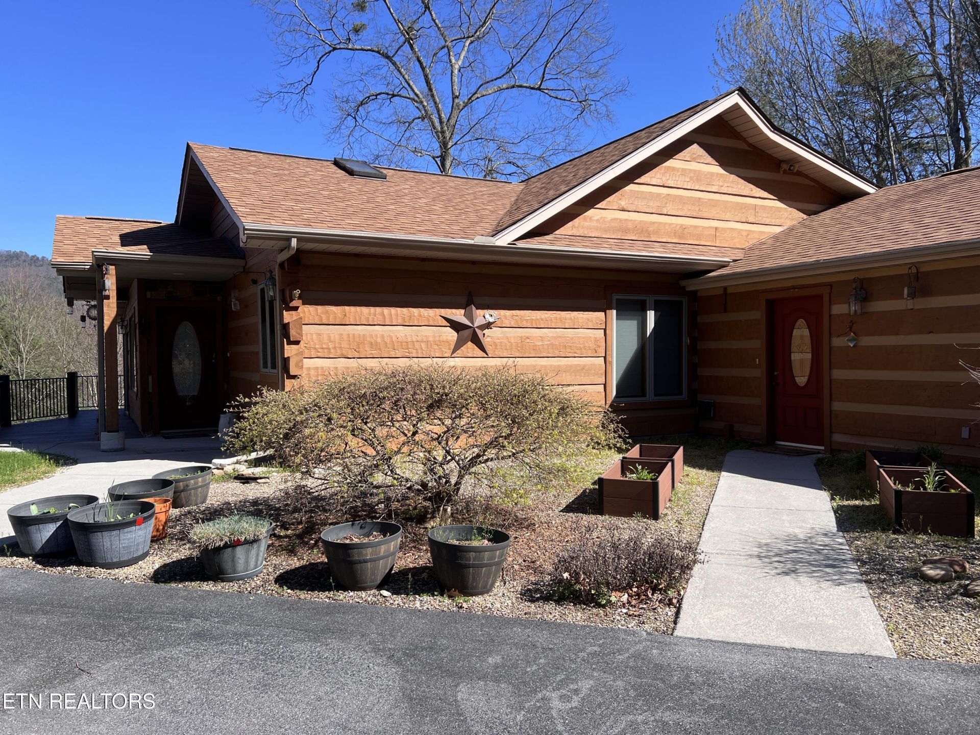 427 Gold Rd, Cosby, TN 37722 Main Photo