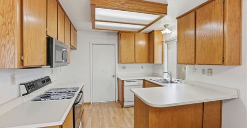 7317 Sunleaf Ln, Sacramento, CA 95828 Photo