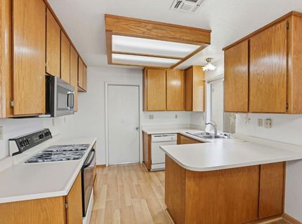 7317 Sunleaf Ln, Sacramento, CA 95828 Photo