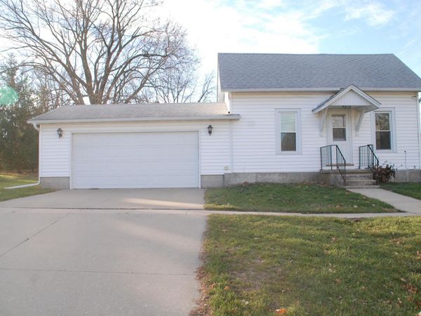 300 Alexander Street, Fayette, IA 52142