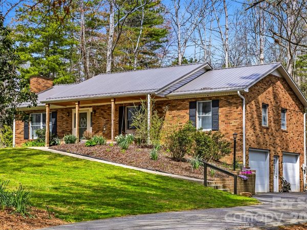 32 W Ashley Place, Etowah, NC 28729