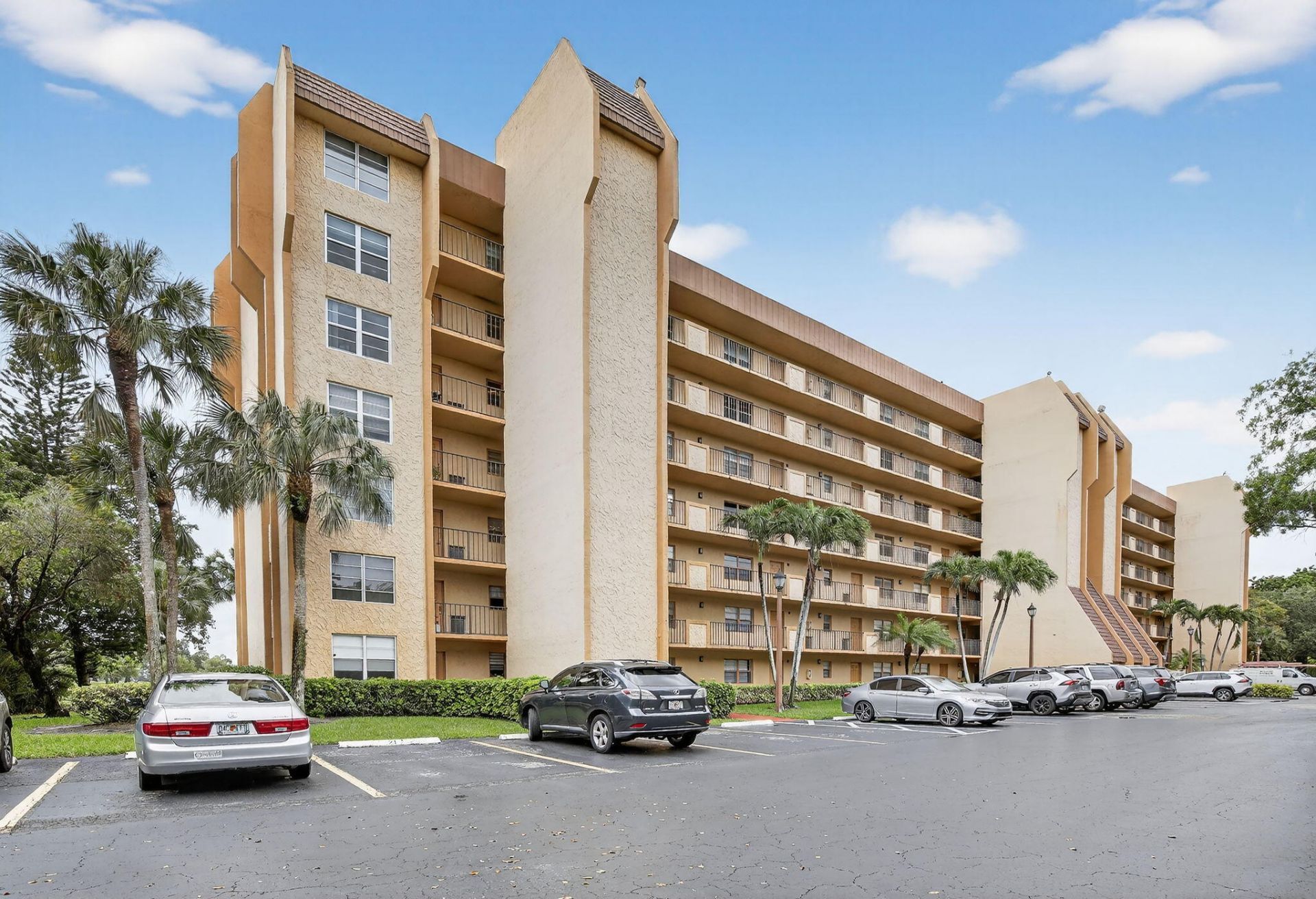 3001 W Rolling Hills Circle, Unit 501, Davie, FL 33328 Photo