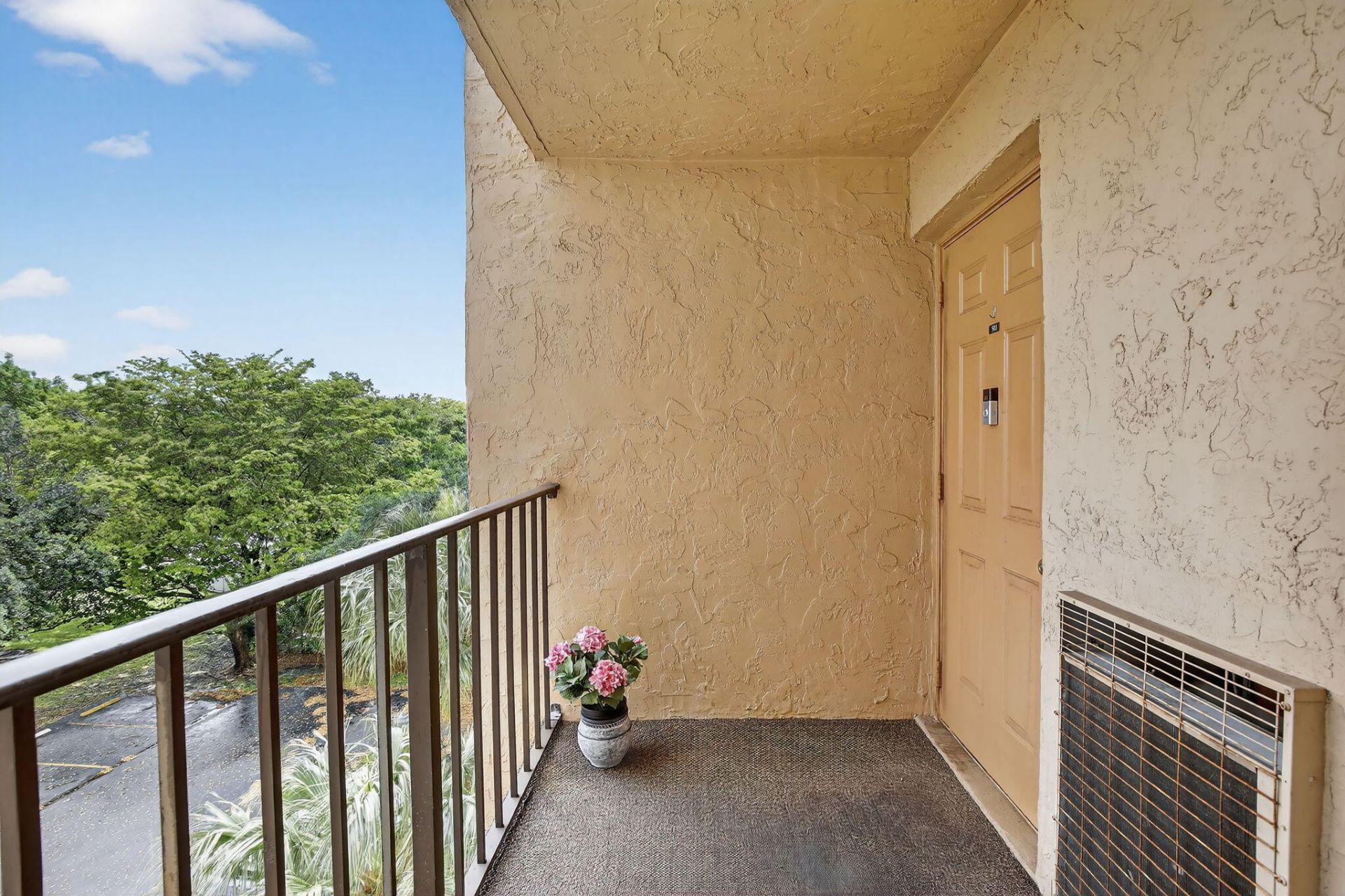 3001 W Rolling Hills Circle, Unit 501, Davie, FL 33328 Photo