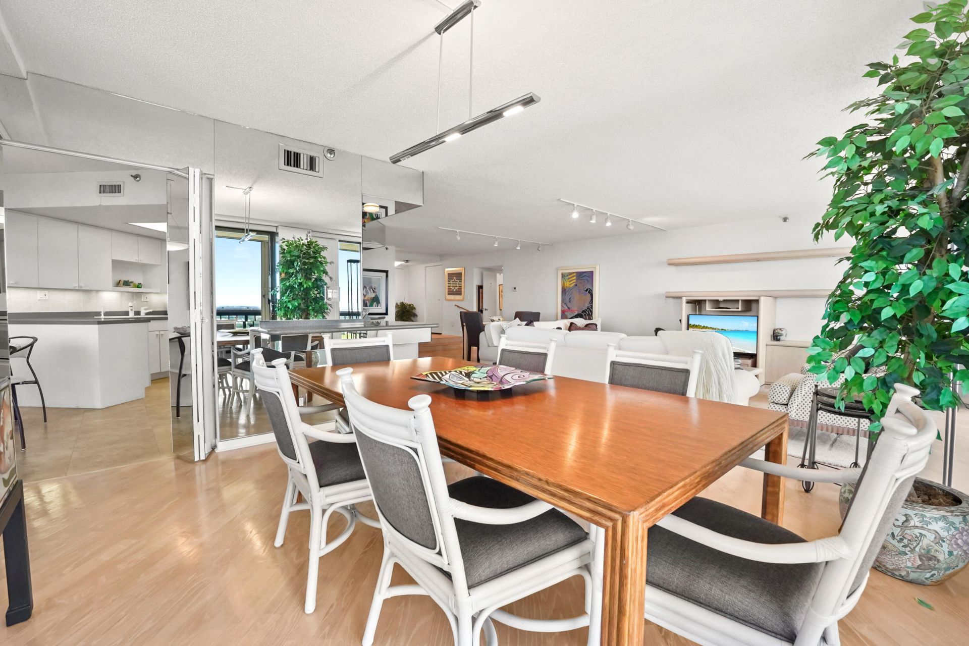 1900 Consulate Place, Unit 1906, West Palm Beach, FL 33401 Photo