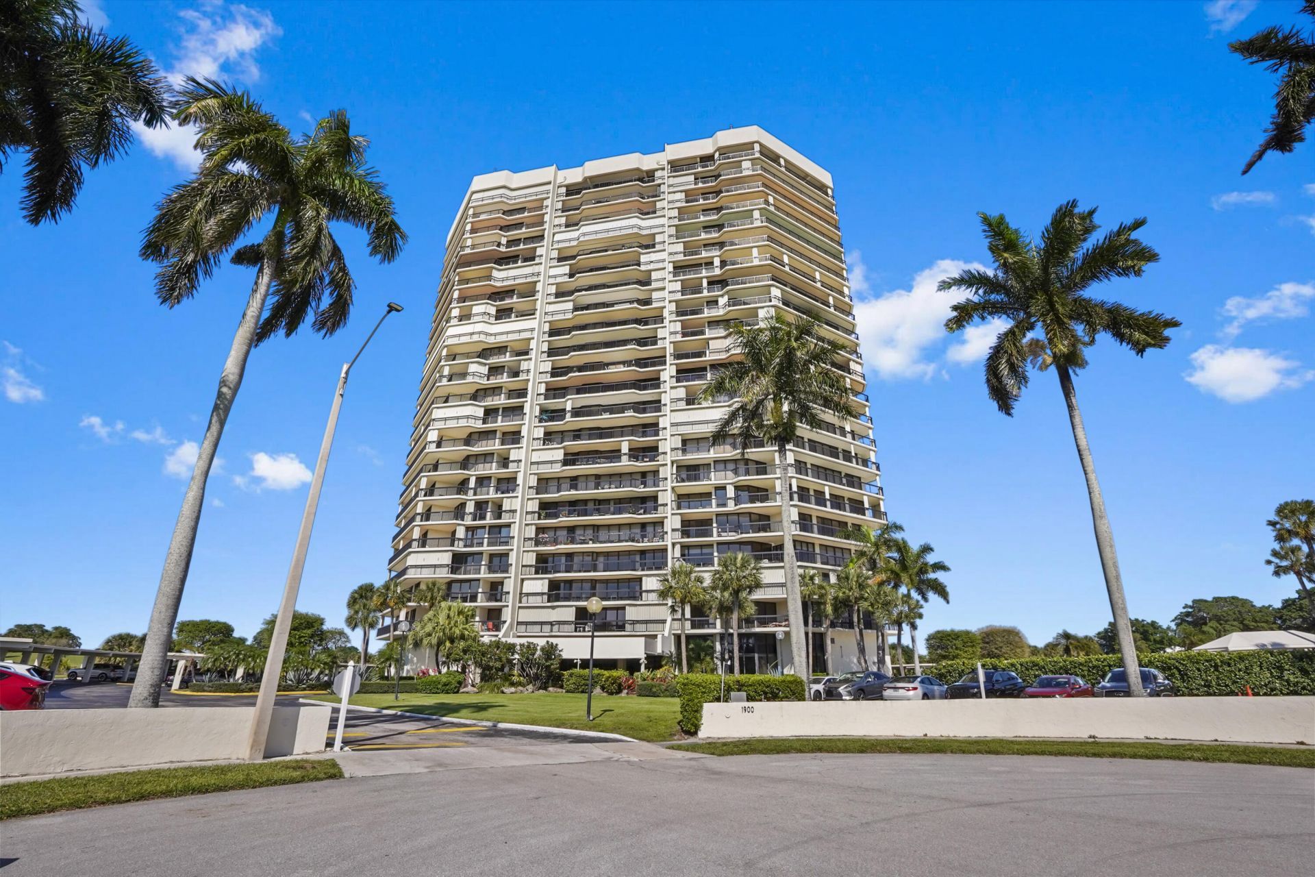 1900 Consulate Place, Unit 1906, West Palm Beach, FL 33401 Photo