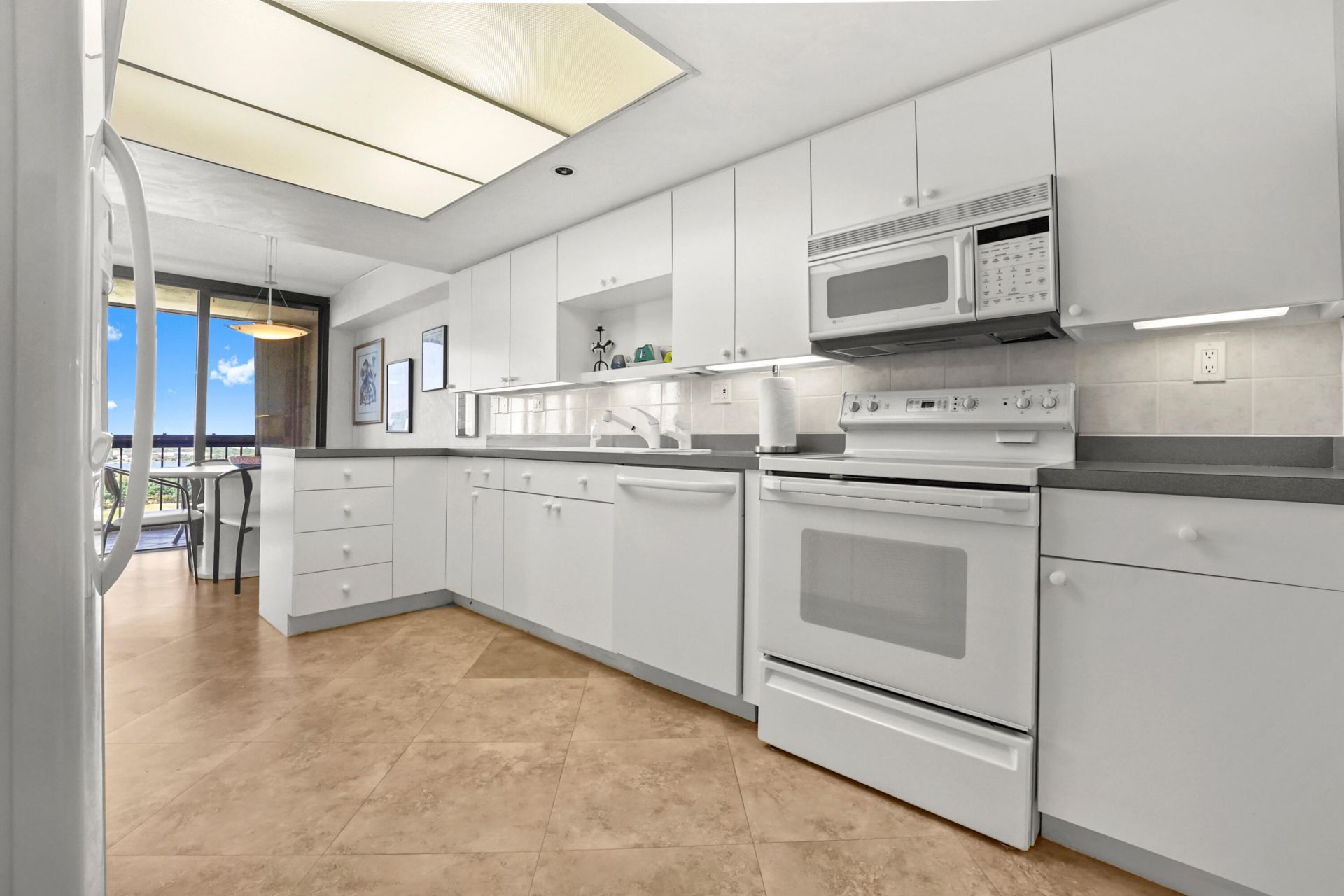 1900 Consulate Place, Unit 1906, West Palm Beach, FL 33401 Photo