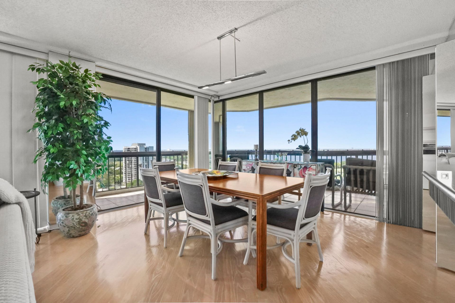 1900 Consulate Place, Unit 1906, West Palm Beach, FL 33401 Photo