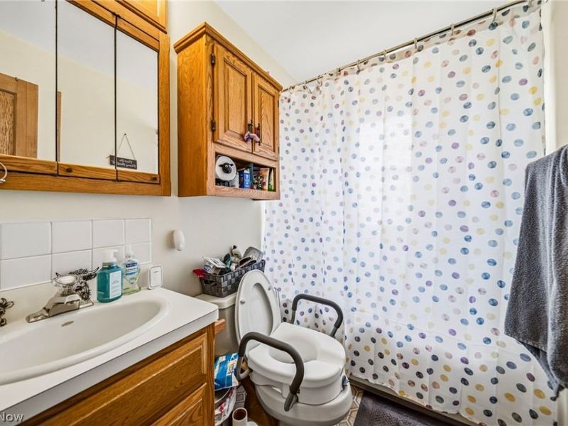 279 E 327th Street, Willowick, OH 44095 Photo 13