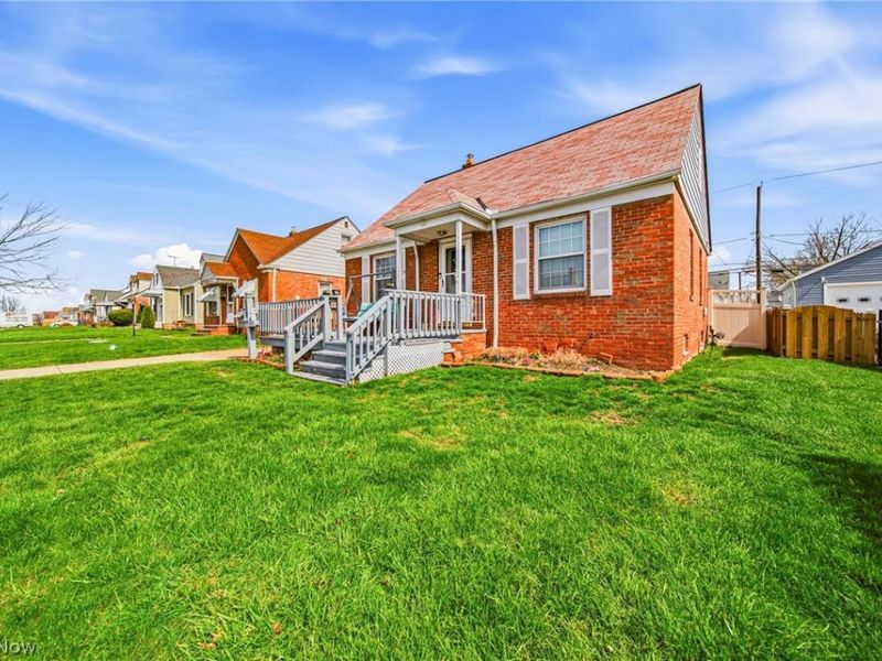 279 E 327th Street, Willowick, OH 44095 Photo 2