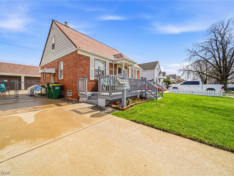 279 E 327th Street, Willowick, OH 44095 Photo 3