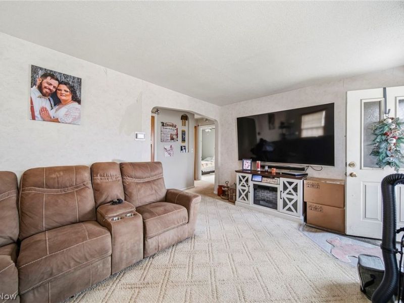 279 E 327th Street, Willowick, OH 44095 Photo 5