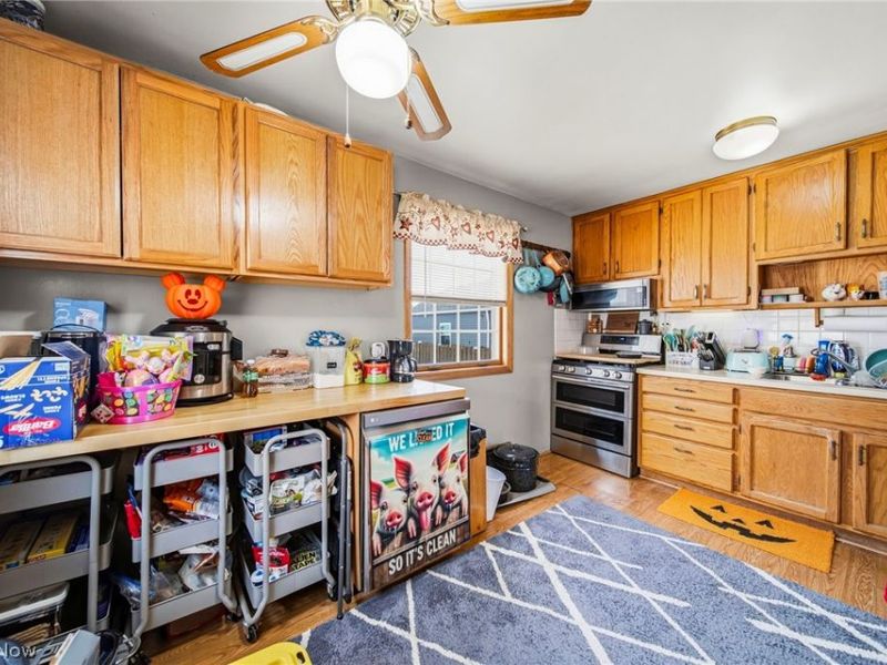 279 E 327th Street, Willowick, OH 44095 Photo 9