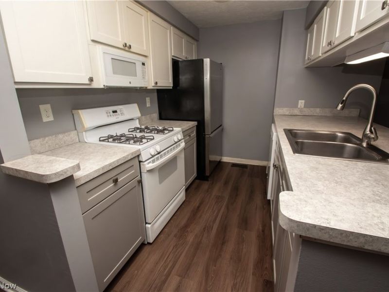 1041 Sunhaven Drive, Medina, OH 44256 Photo 3